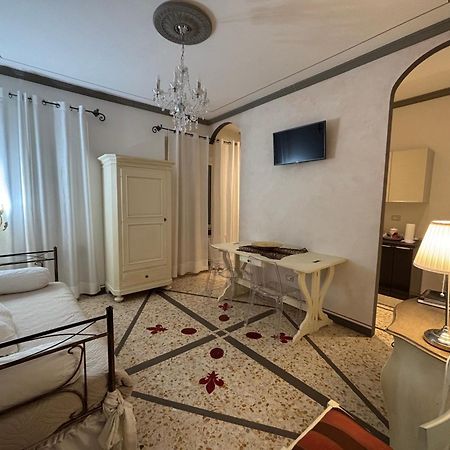 Palazzo Mari Suite & Rooms B&B Montevarchi Eksteriør billede