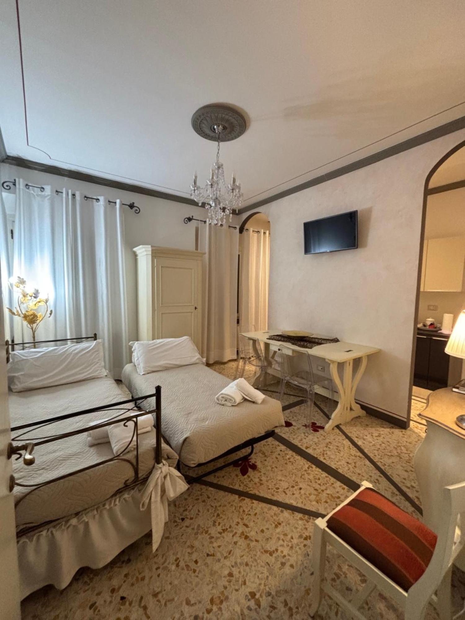 Palazzo Mari Suite & Rooms B&B Montevarchi Eksteriør billede