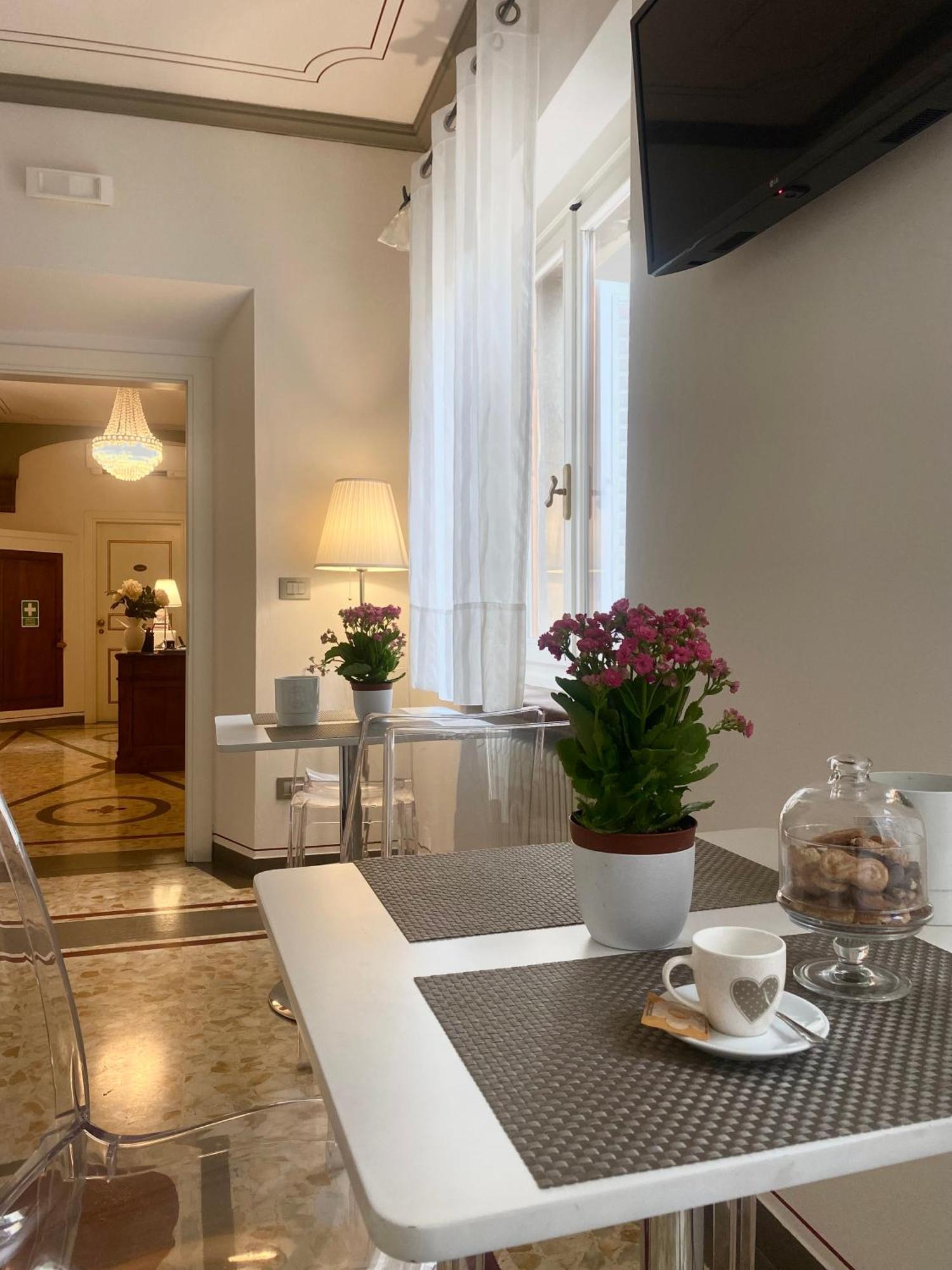 Palazzo Mari Suite & Rooms B&B Montevarchi Eksteriør billede